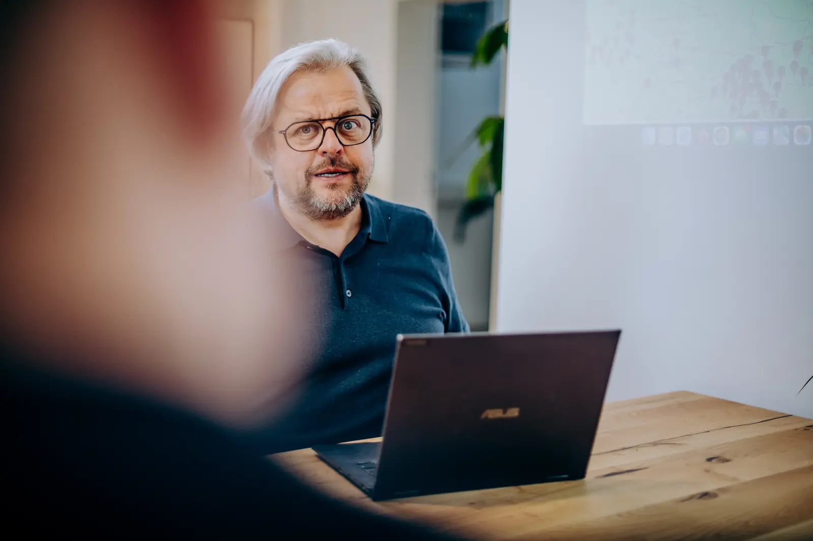 Energieberater von e-cuno bei der Auswertung
