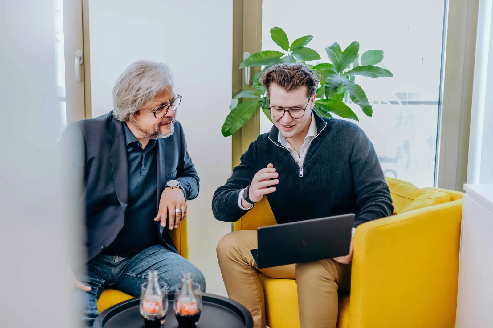Beratungssituation im Büro von e-cuno